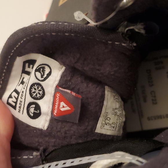 New with tags Vans off the wall Boys sneakers size 5 - Picture 9 of 9